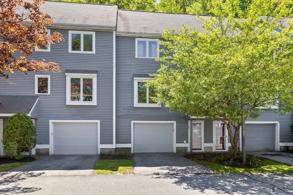 Unit for sale at 10 Country Hill Ln, Haverhill, MA 01832