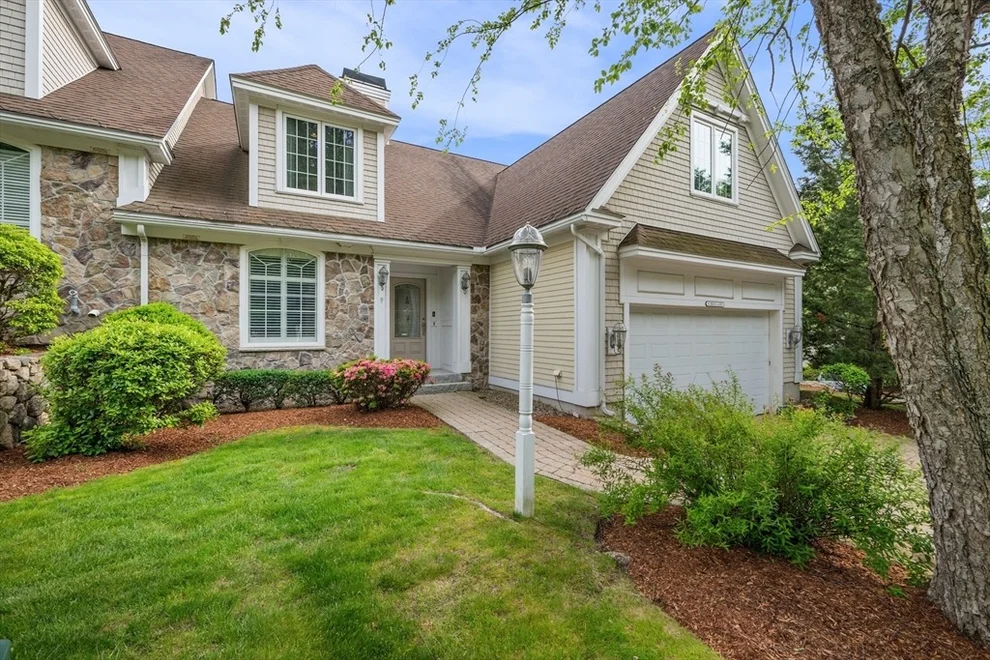 Unit for sale at 9 Swan Lane, Andover, MA 01810