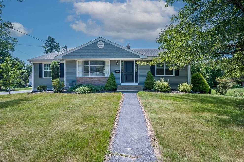 Unit for sale at 725 Pleasant St., Attleboro, MA 02703