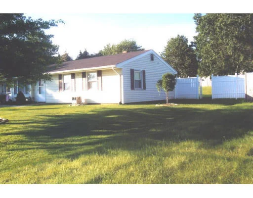 Unit for sale at 42 Glenwood Dr, Swansea, MA 02777