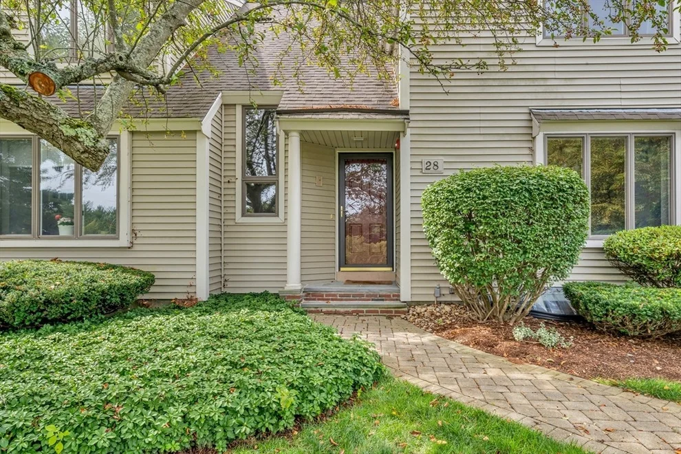 Unit for sale at 28 Mid Iron Dr, North Reading, MA 01864