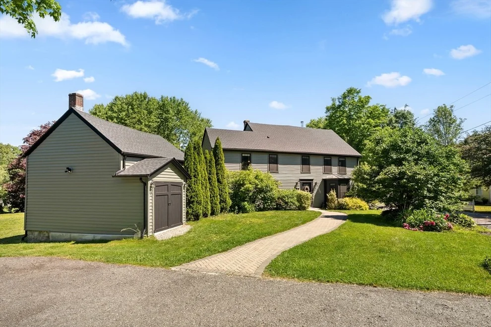 Unit for sale at 11 Old Cmn, Millbury, MA 01527