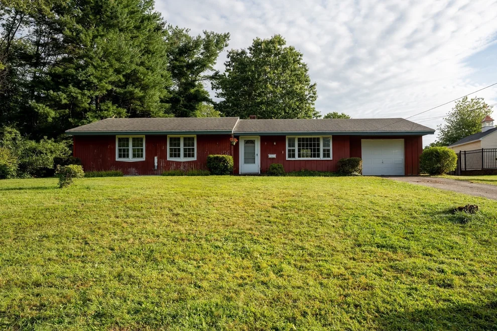 Unit for sale at 9 Lynnwood Ave, Swansea, MA 02777
