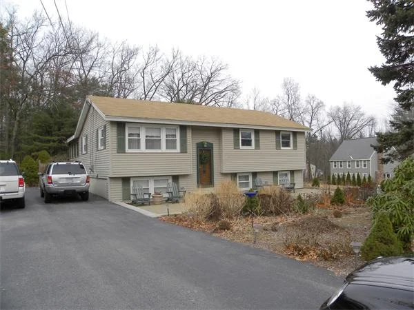 Unit for sale at 8 Surrey Lane, Chelmsford, MA 01824