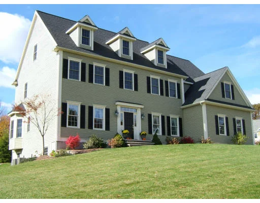 Unit for sale at 7 Jamie Ln, Shrewsbury, MA 01545