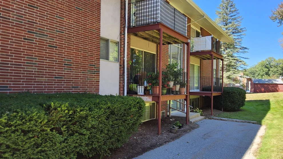 Unit for sale at 9 Longwood Dr, Andover, MA 01810