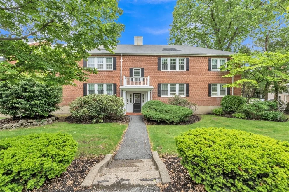 Unit for sale at 7 Hammond Pond Pkwy, Newton, MA 02467