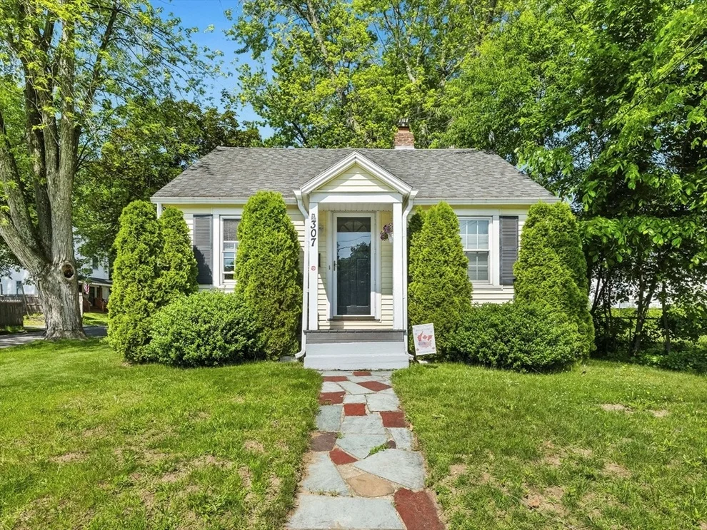 Unit for sale at 307 Boutelle St, Fitchburg, MA 01420