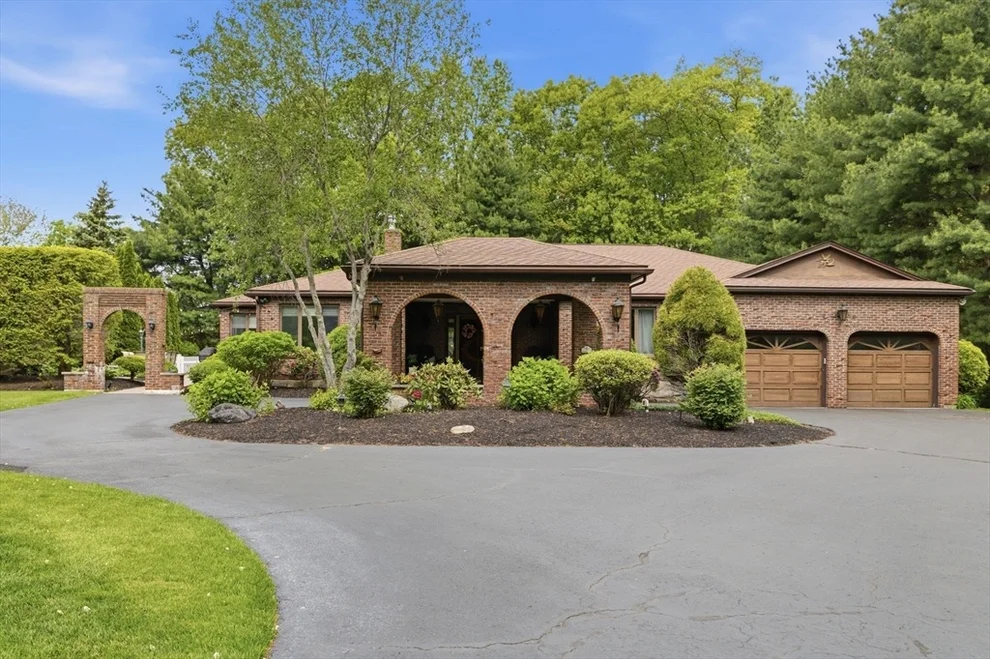 Unit for sale at 3 Driftwood Lane, Lynnfield, MA 01940