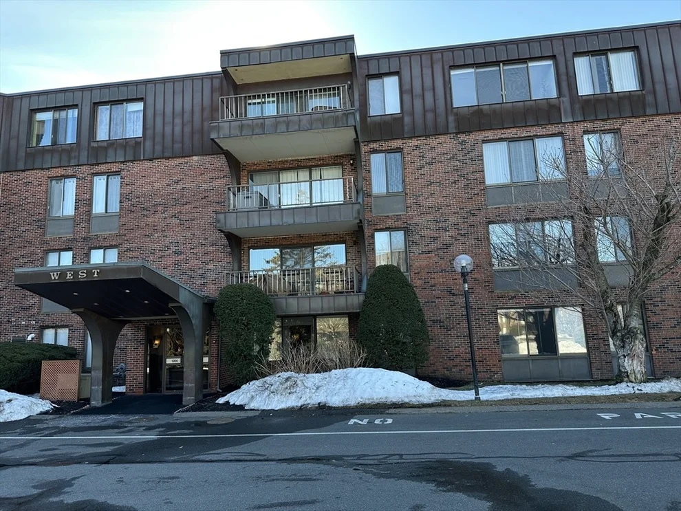 Unit for sale at 1004 Paradise Rd, Swampscott, MA 01907