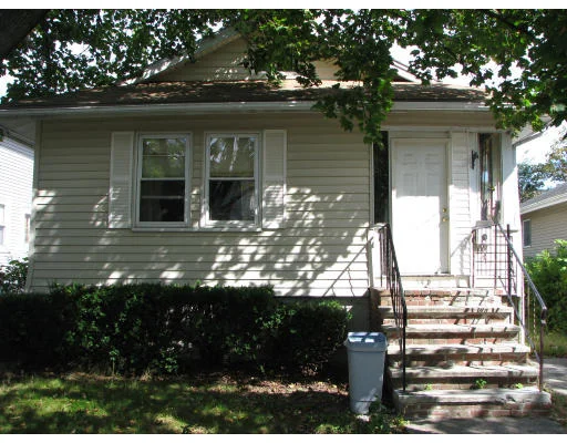 Unit for sale at 140 Fayette St, Quincy, MA 02170