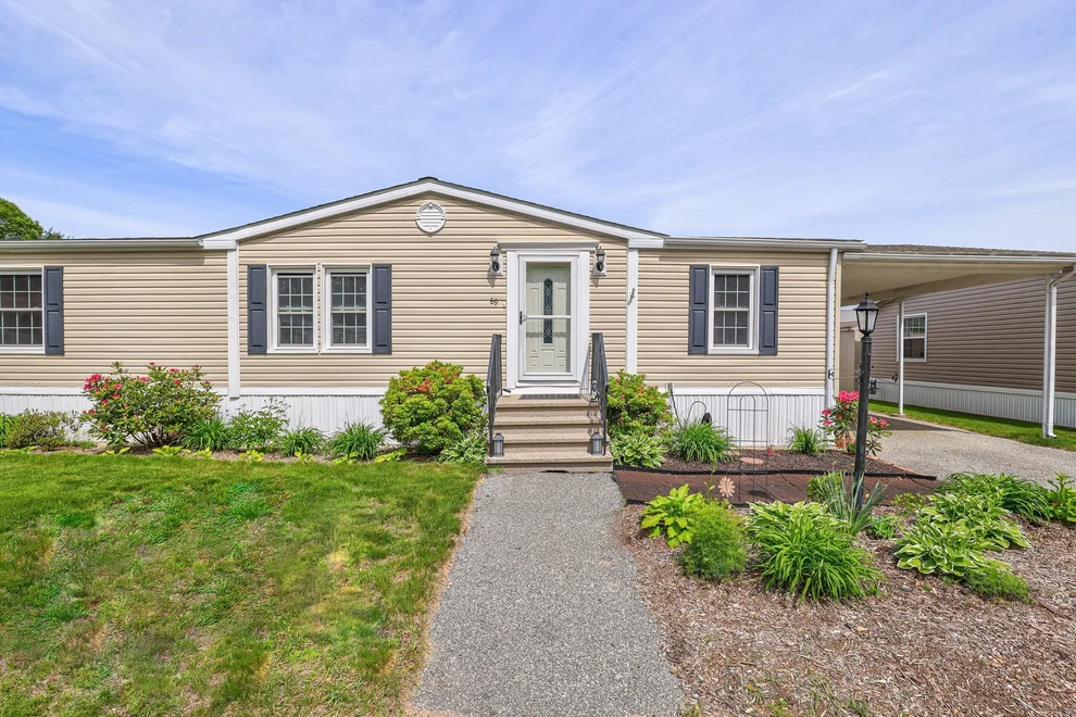 Unit for sale at 89 Celebration Cir, Chicopee, MA 01020