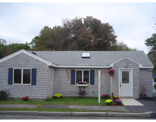 Unit for sale at 4 Clifton Avenue, Wakefield, MA 01880