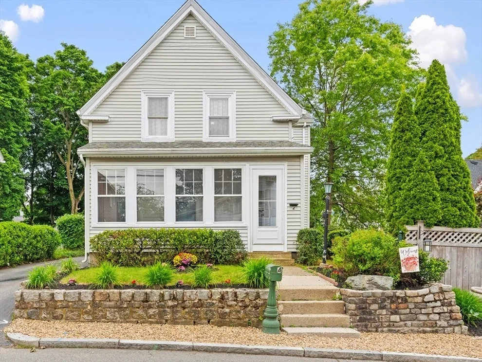 Unit for sale at 4 Rendall Pl, Melrose, MA 02176