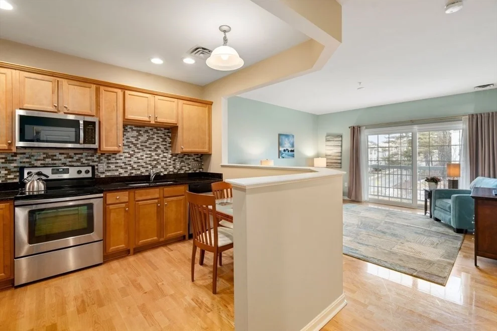 Unit for sale at 9 Abigail Way, Reading, MA 01867