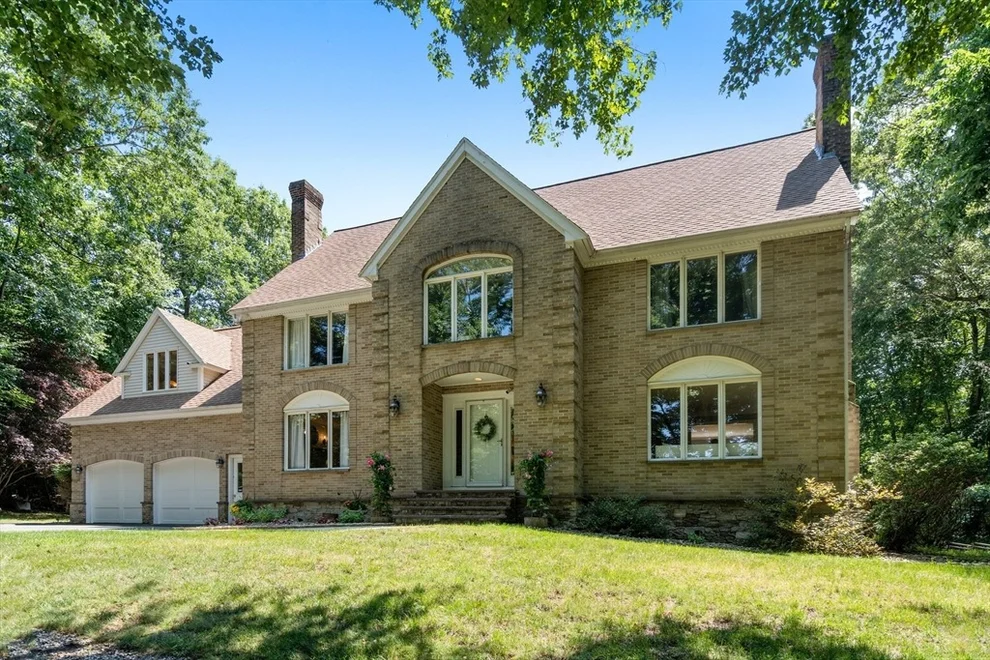 Unit for sale at 8 Gaslight Lane, Framingham, MA 01702
