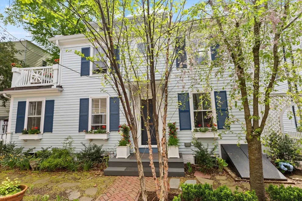 Unit for sale at 92-94 Foster St, Cambridge, MA 02138