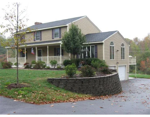 Unit for sale at 6 Rolling Meadows Ln, Haverhill, MA 01832