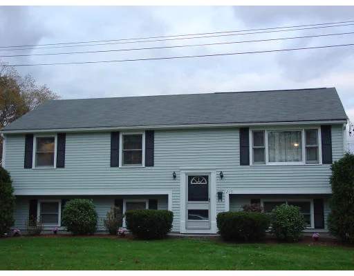 Unit for sale at 215 Bellows Cir, Abington, MA 02351
