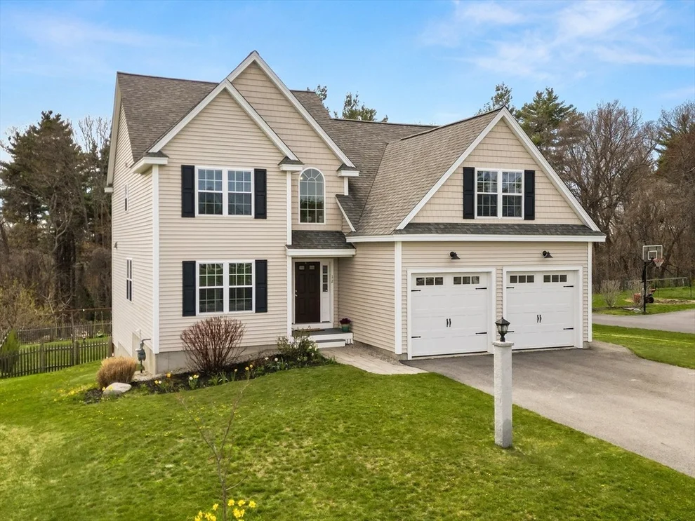 Unit for sale at 12 Poplar Hill Cir, Merrimac, MA 01860