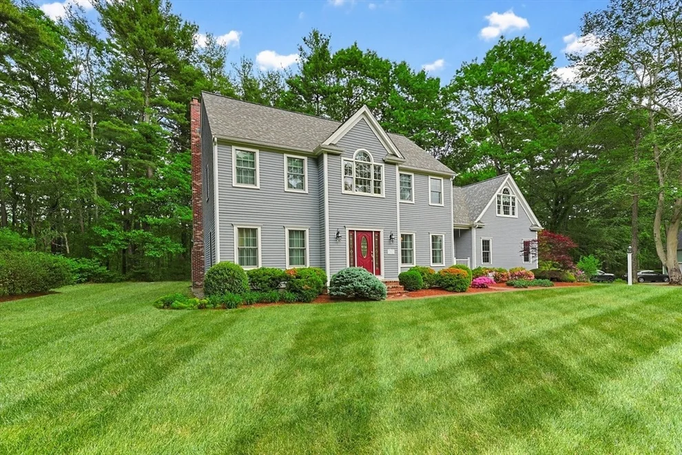 Unit for sale at 8 Douglas Dr, Mansfield, MA 02048