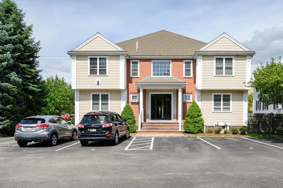 Unit for sale at 289 North Ave, Abington, MA 02351