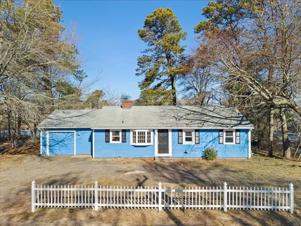 Unit for sale at 365 Phinneys Ln, Barnstable, MA 02632