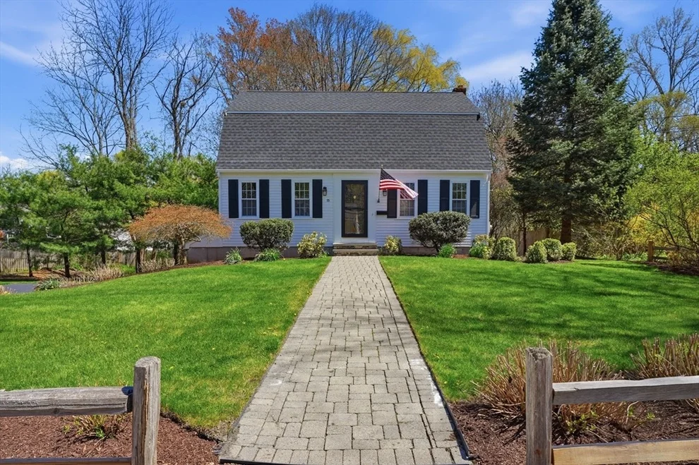 Unit for sale at 70 Elm St, Hingham, MA 02043