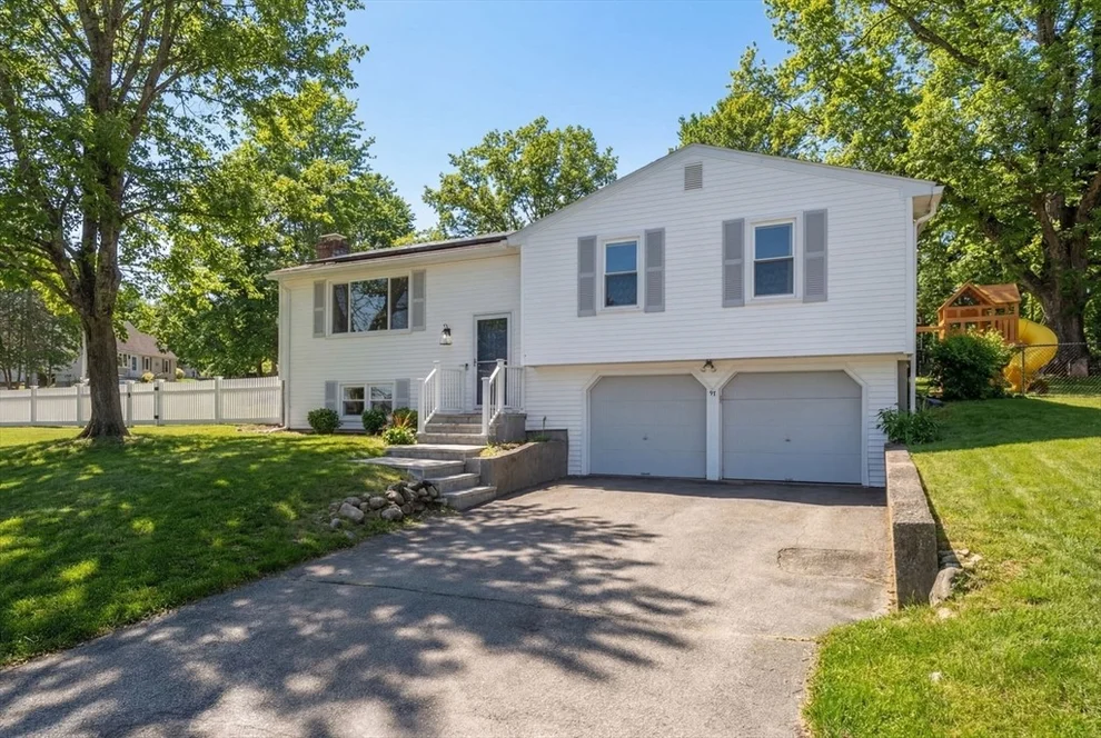 Unit for sale at 97 Paquin Dr, Marlborough, MA 01752