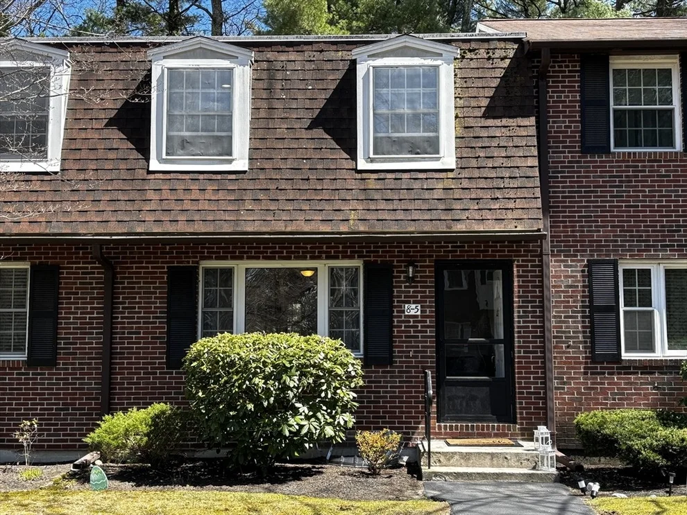 Unit for sale at 8 Treetop Ln, Kingston, MA 02364