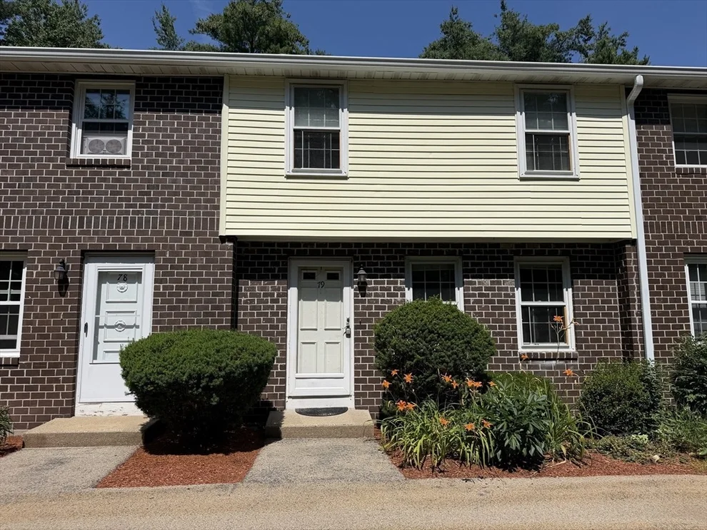 Unit for sale at 79 Oakridge Dr., Londonderry, NH 03053