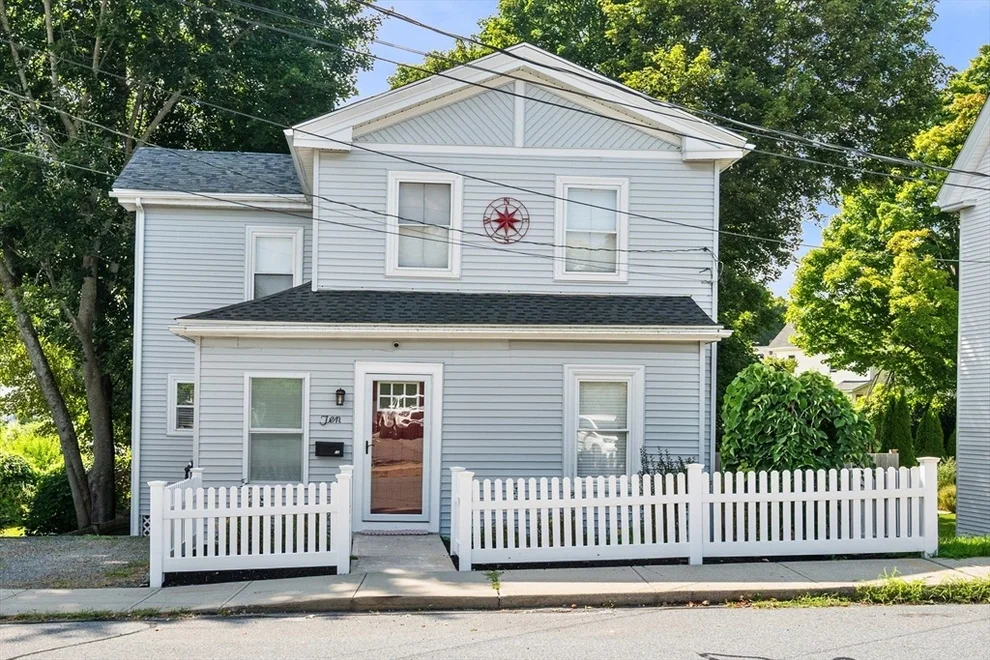 Unit for sale at 10 Lafayette Rd, Ipswich, MA 01938