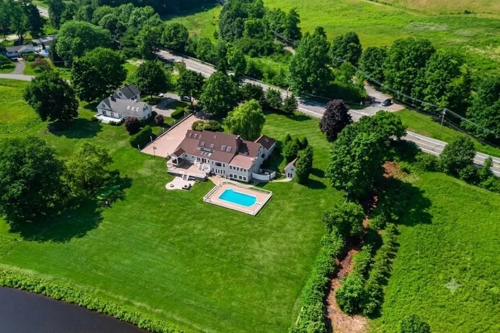 Unit for sale at 6 Lynbrook Road, Southborough, MA 01772