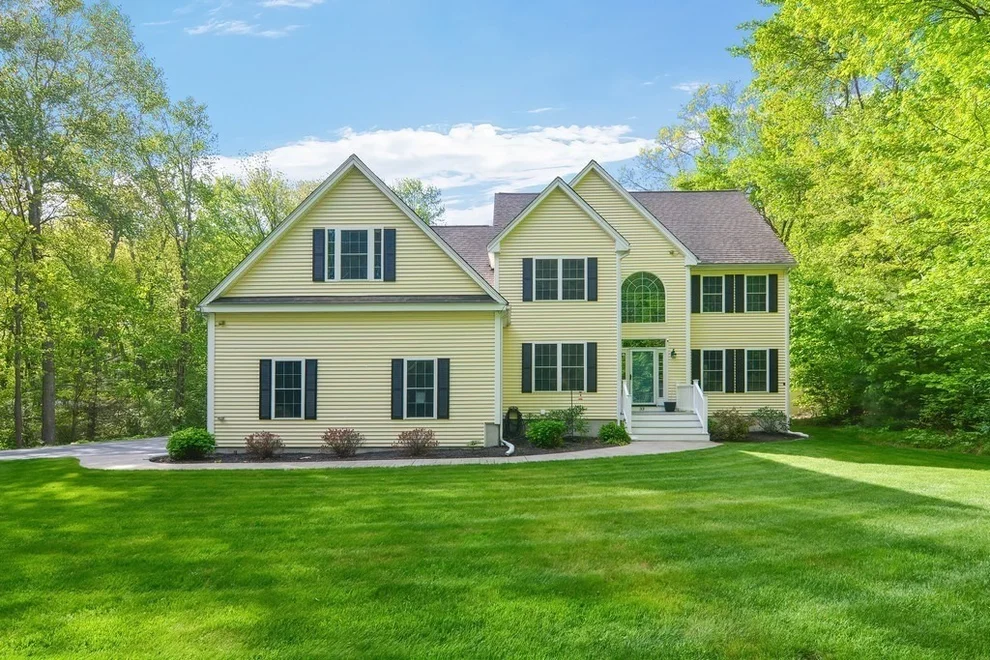 Unit for sale at 33 Ted Ln, Southborough, MA 01772