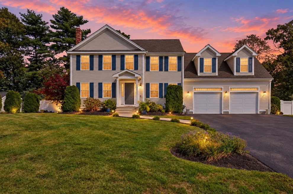 Unit for sale at 68 Metacomet Ave, Taunton, MA 02718