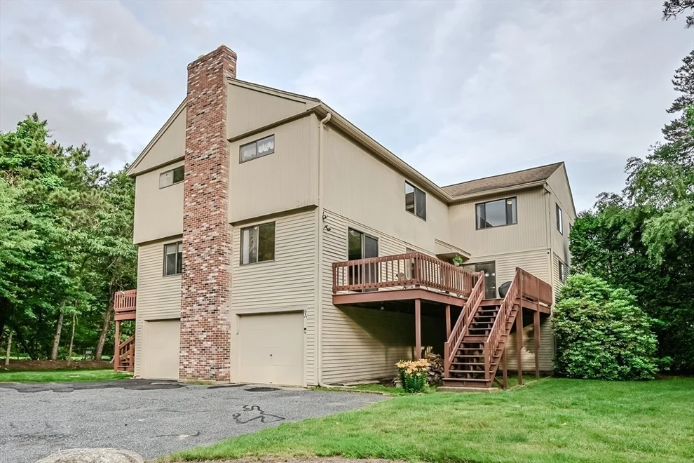 Unit for sale at 9 Country Club Ln, Milford, MA 01757