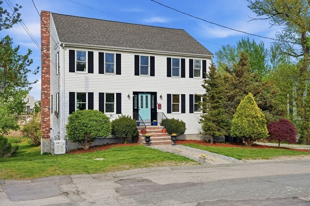 Unit for sale at 42 Duck Ln, Hull, MA 02045