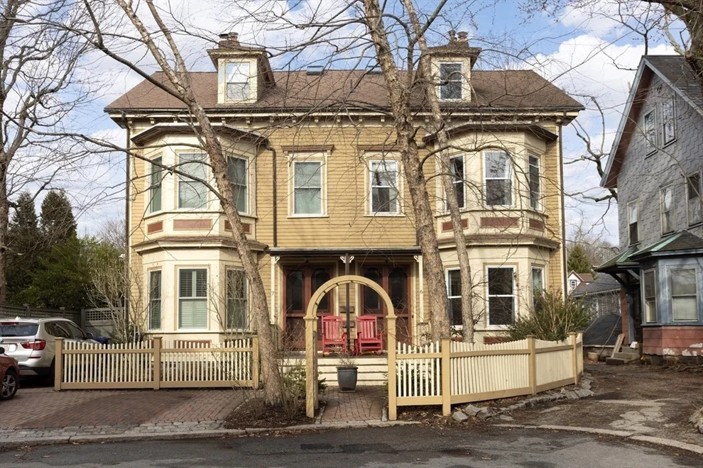 Unit for sale at 6 Warren Sq, Boston, MA 02130