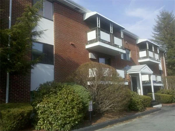 Unit for sale at 40 Colonial Dr, Andover, MA 01810