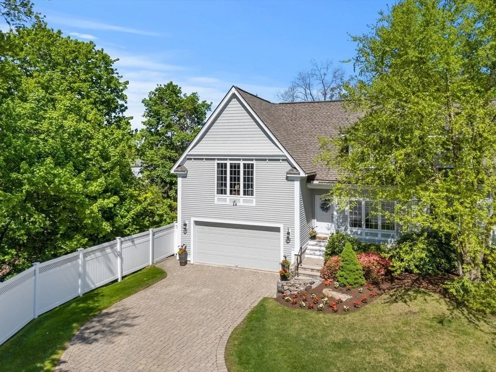 Unit for sale at 9 Chatham Cir, North Andover, MA 01845