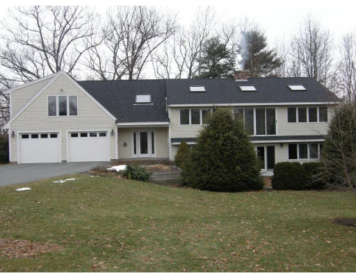 Unit for sale at 13 Briarwood Rd, Norfolk, MA 02056