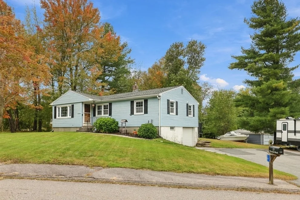Unit for sale at 17 Phoenix Rd, Auburn, MA 01501