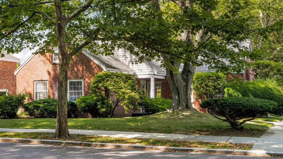 Unit for sale at 77 Jordan Rd, Brookline, MA 02446