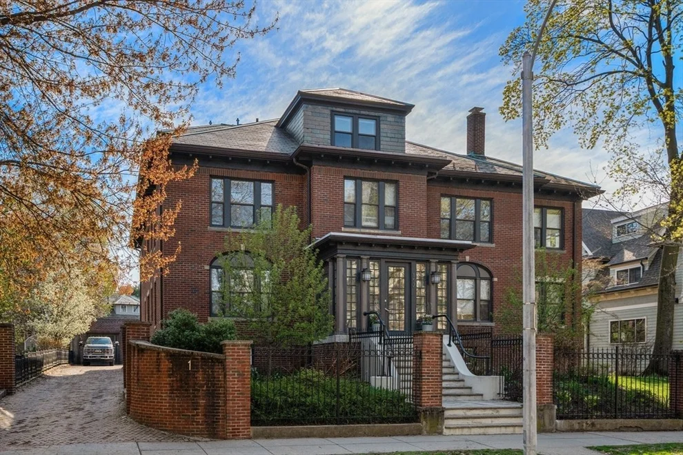 Unit for sale at 157 Babcock, Brookline, MA 02446