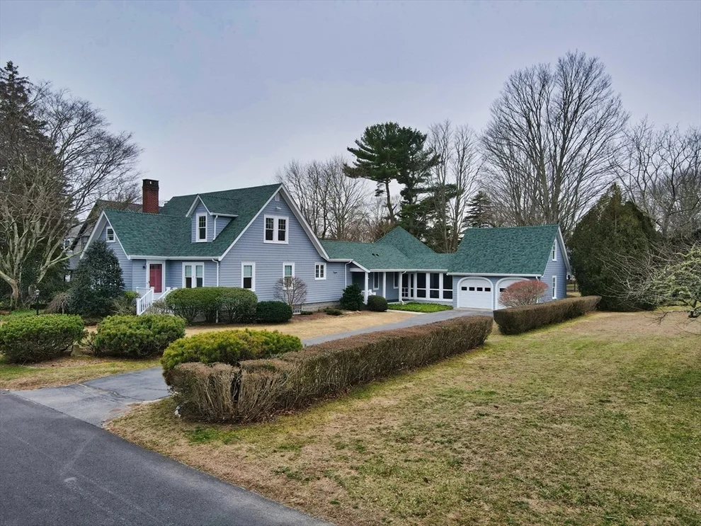 Unit for sale at 14 Chestnut St, Dartmouth, MA 02748
