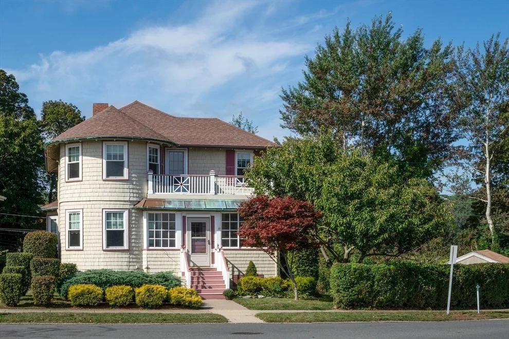 Unit for sale at 7 Kent Cir, Gloucester, MA 01930