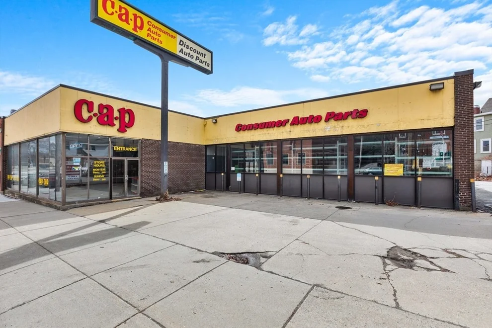 Unit for sale at 86 Winter St, Haverhill, MA 01830