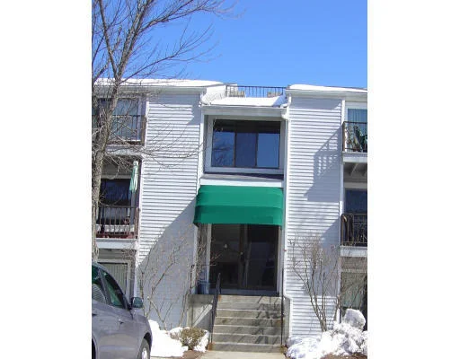 Unit for sale at 4 Post Oak Ln, Natick, MA 01760
