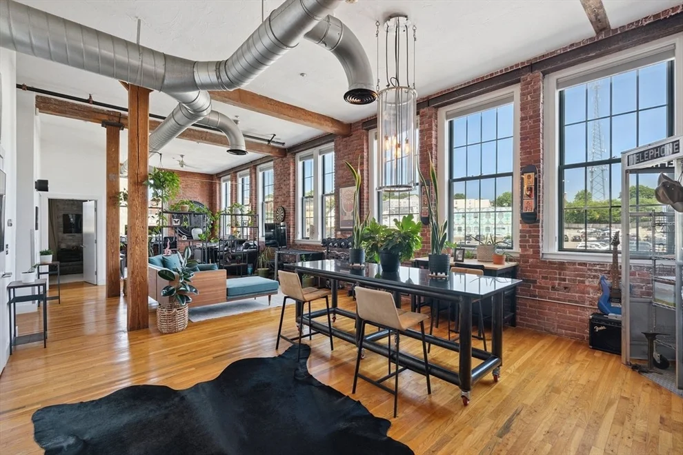 Unit for sale at 13-17 Willow St, Lynn, MA 01901