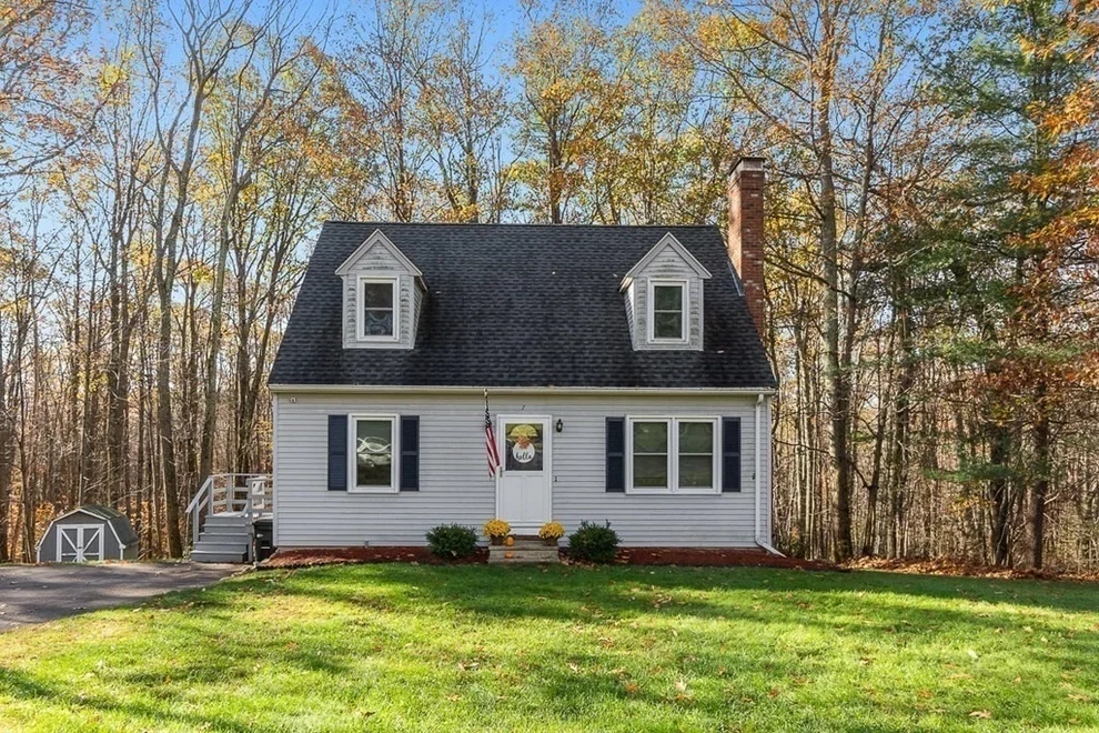Unit for sale at 7 Glen Ellen Ln, Leicester, MA 01542